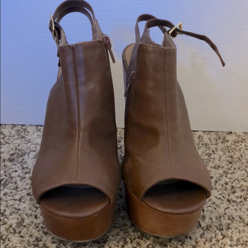 Wedges with minimal scuffing.